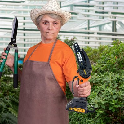 Mini chainsaw for garden Australia